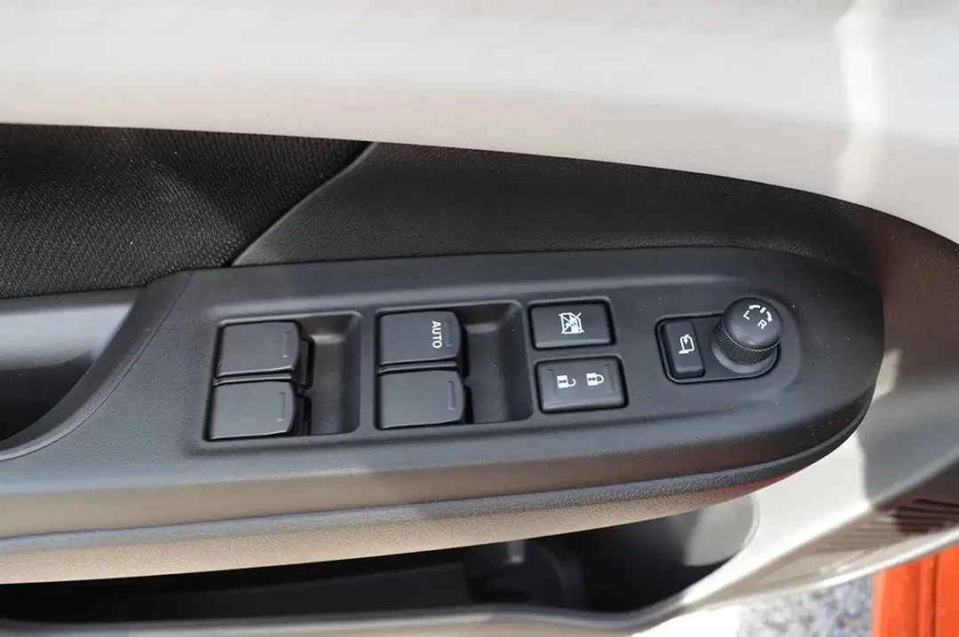 Suzuki Swift - Thumbnail 14