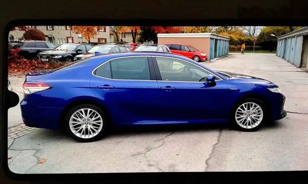 Toyota Camry - Thumbnail 3