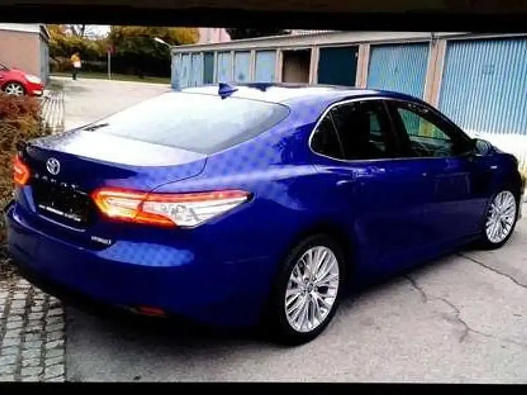 Toyota Camry - Thumbnail 4