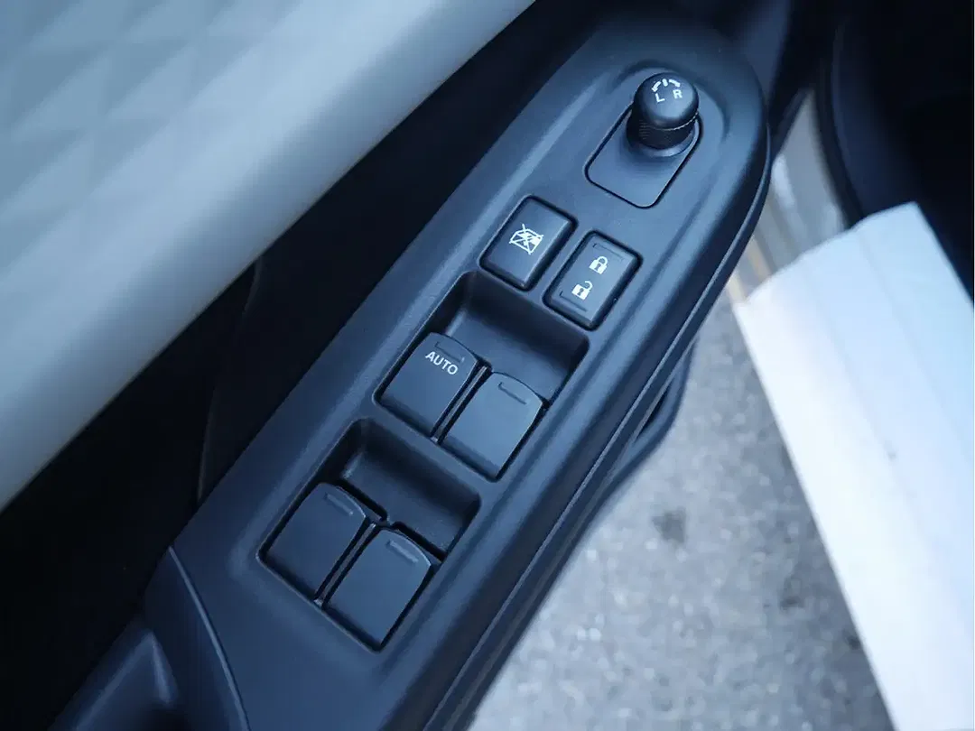 Suzuki Swift - Thumbnail 9
