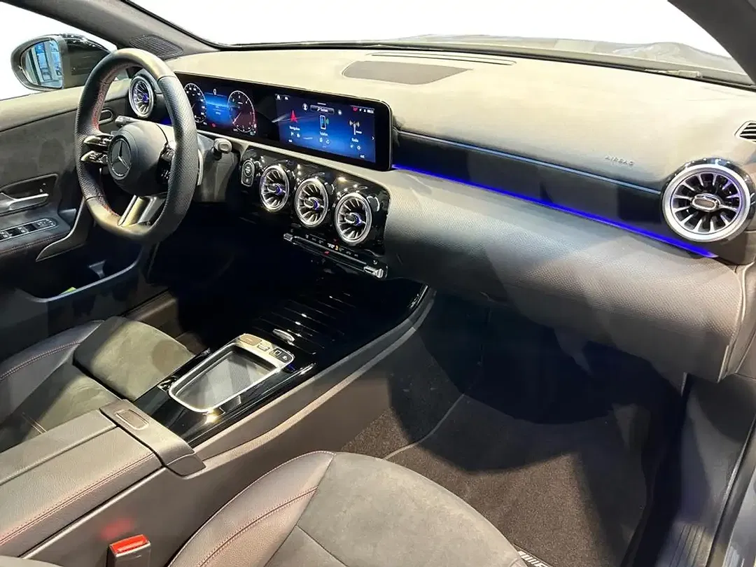 Mercedes-Benz A 200 - Thumbnail 3