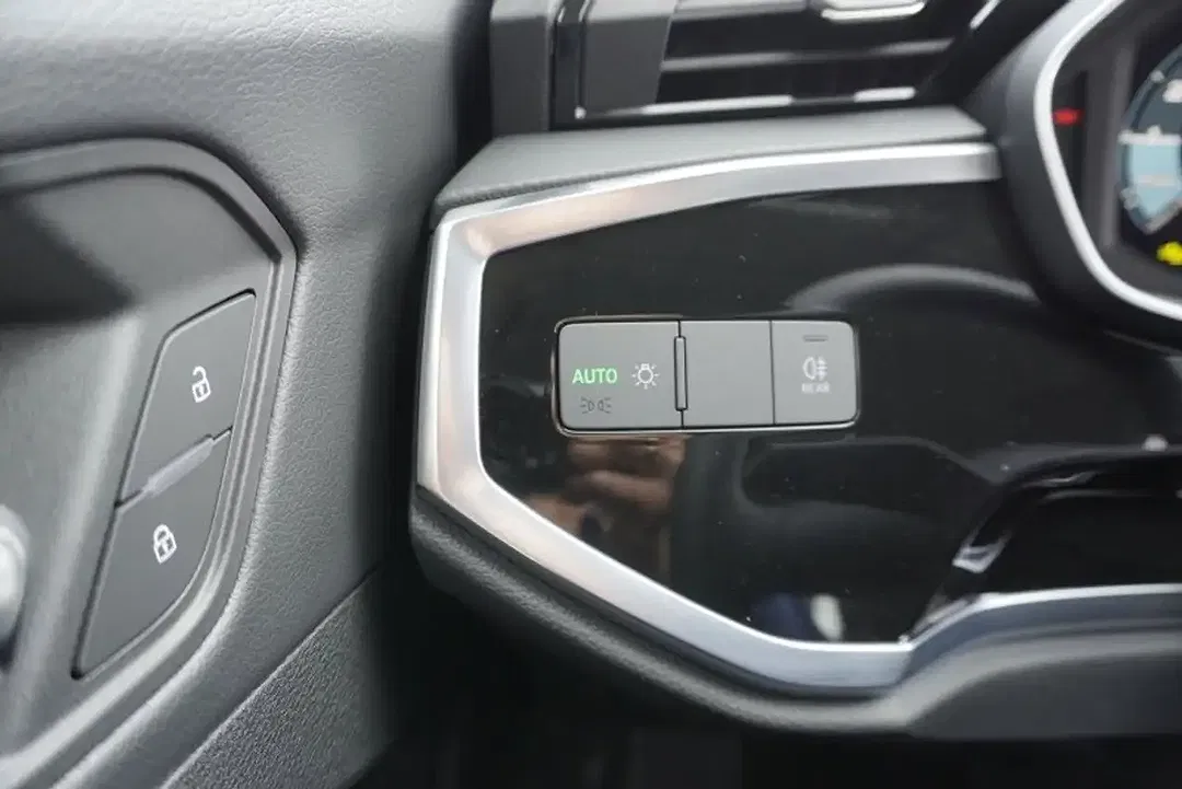 Audi Q3 - Thumbnail 25