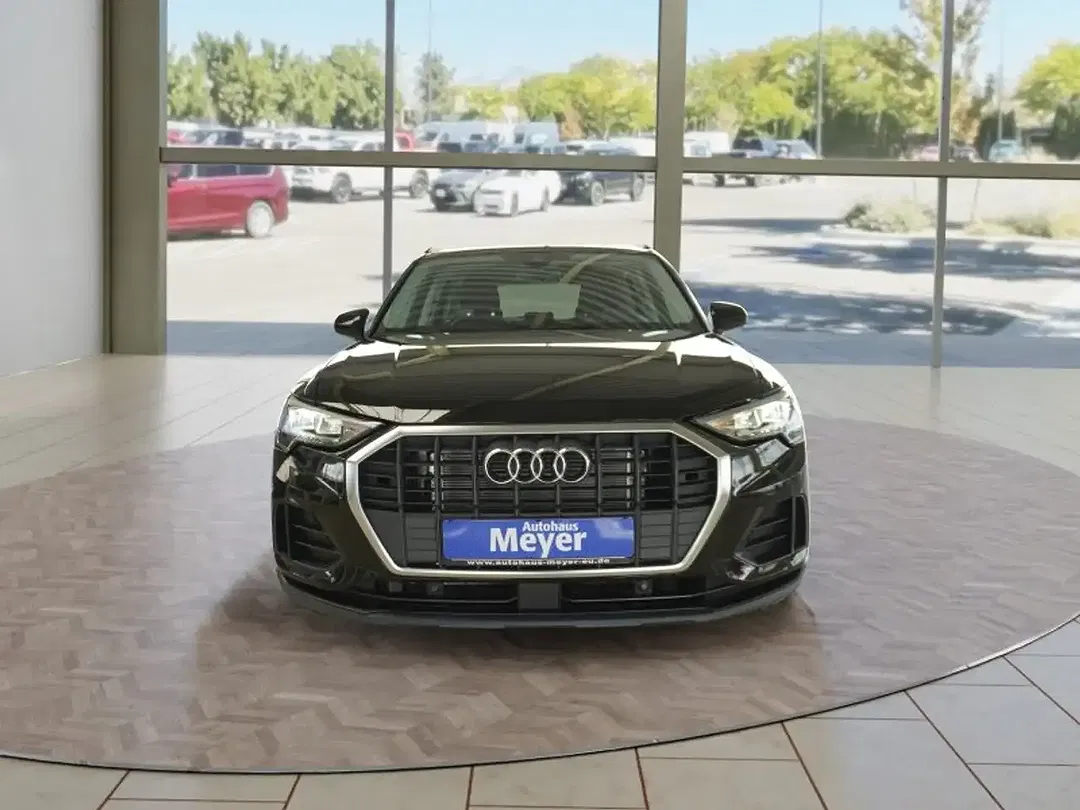 Audi Q3 - Thumbnail 3