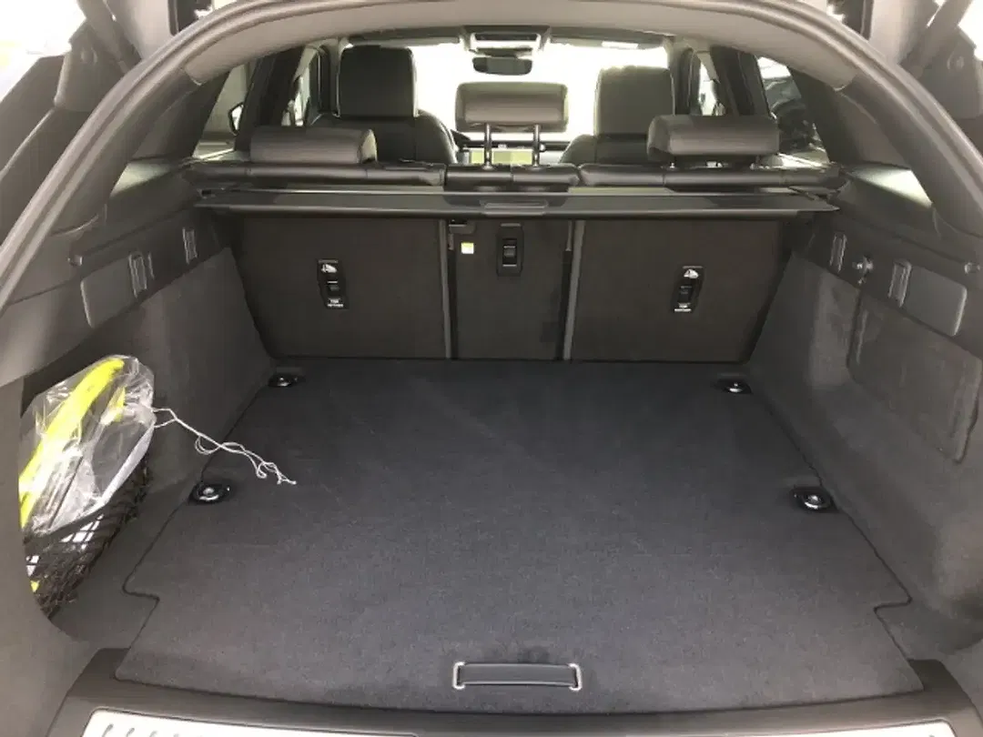 Land Rover Range Rover Velar - Thumbnail 10