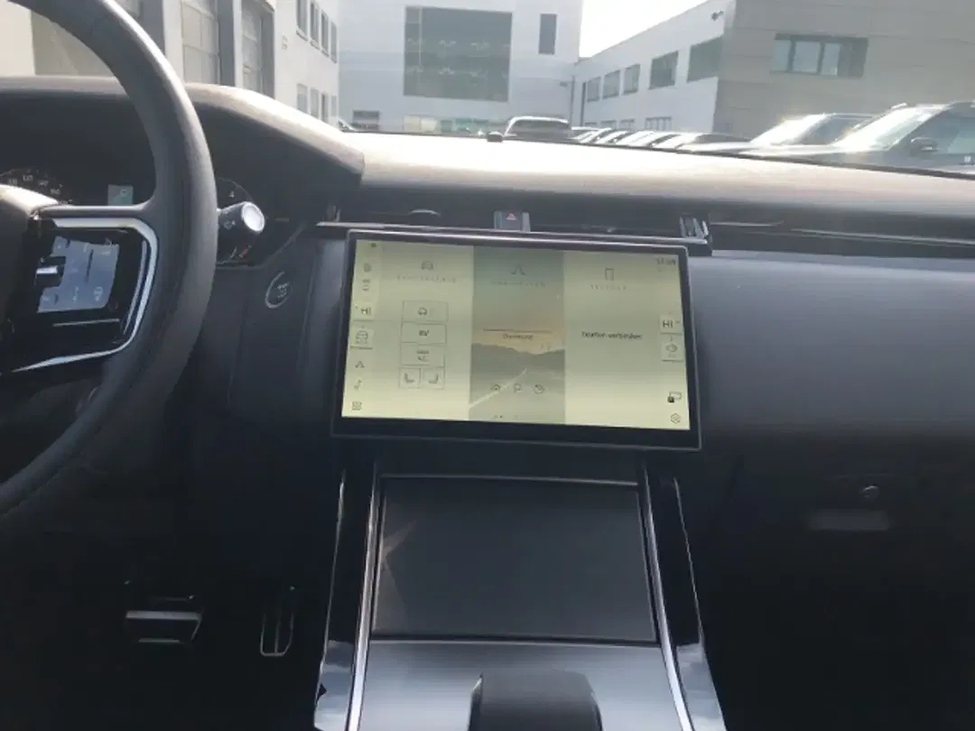 Land Rover Range Rover Velar - Thumbnail 13