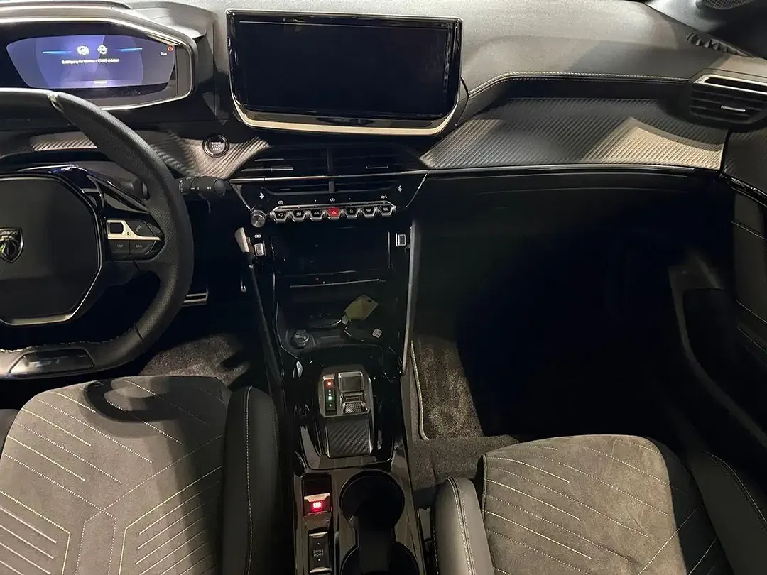 Peugeot 208 - Thumbnail 10
