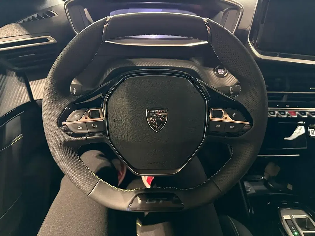 Peugeot 208 - Thumbnail 11