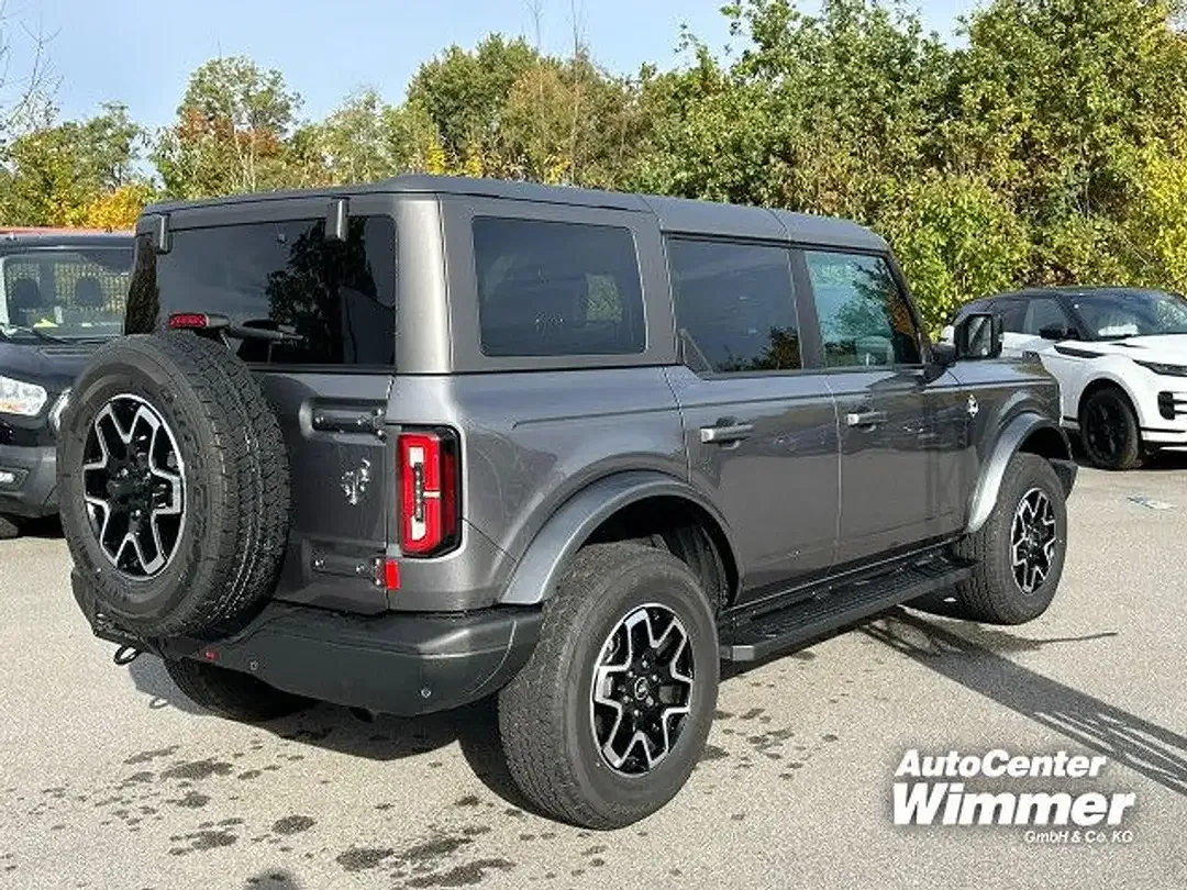 Ford Bronco - Thumbnail 2