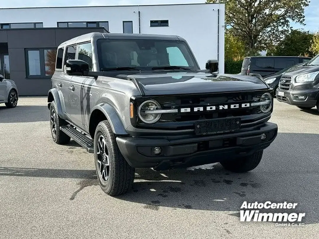 Ford Bronco - Thumbnail 5