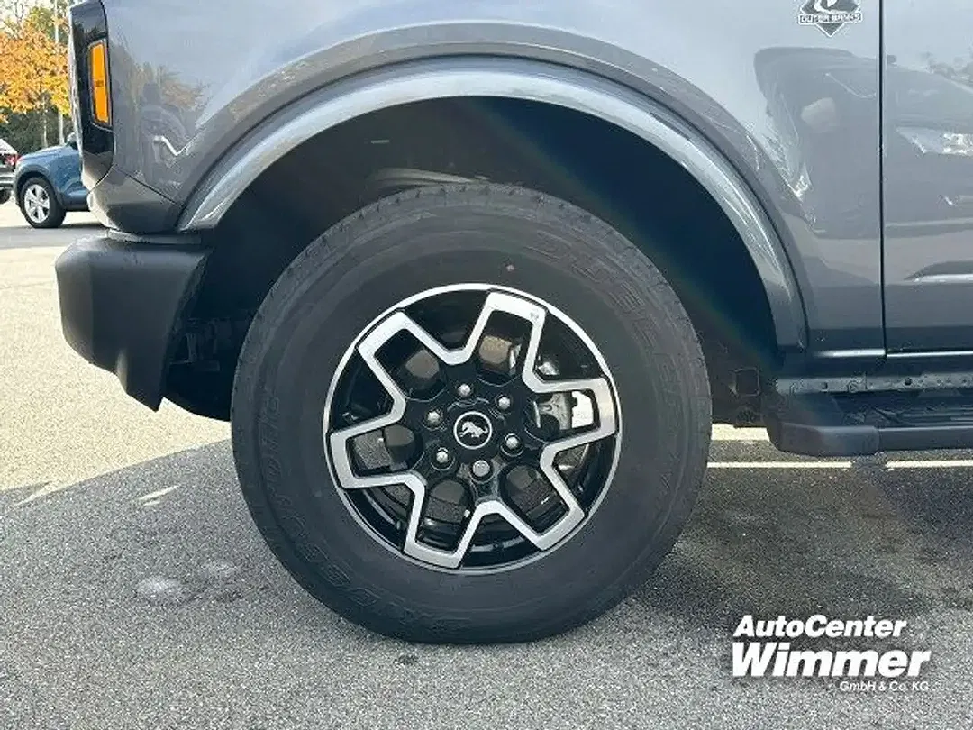 Ford Bronco - Thumbnail 8