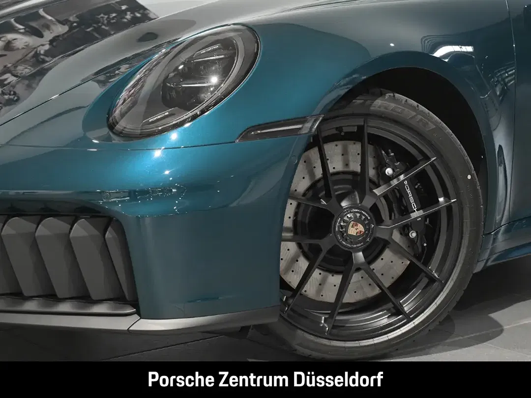 Porsche 992 - Thumbnail 6