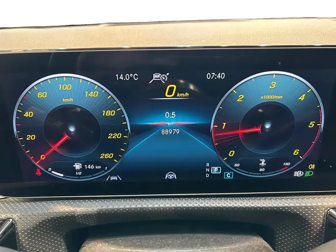 Mercedes-Benz CLA 220 - Thumbnail 9