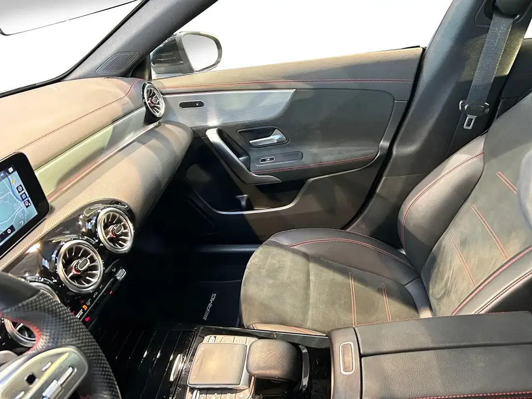 Mercedes-Benz CLA 220 - Thumbnail 4