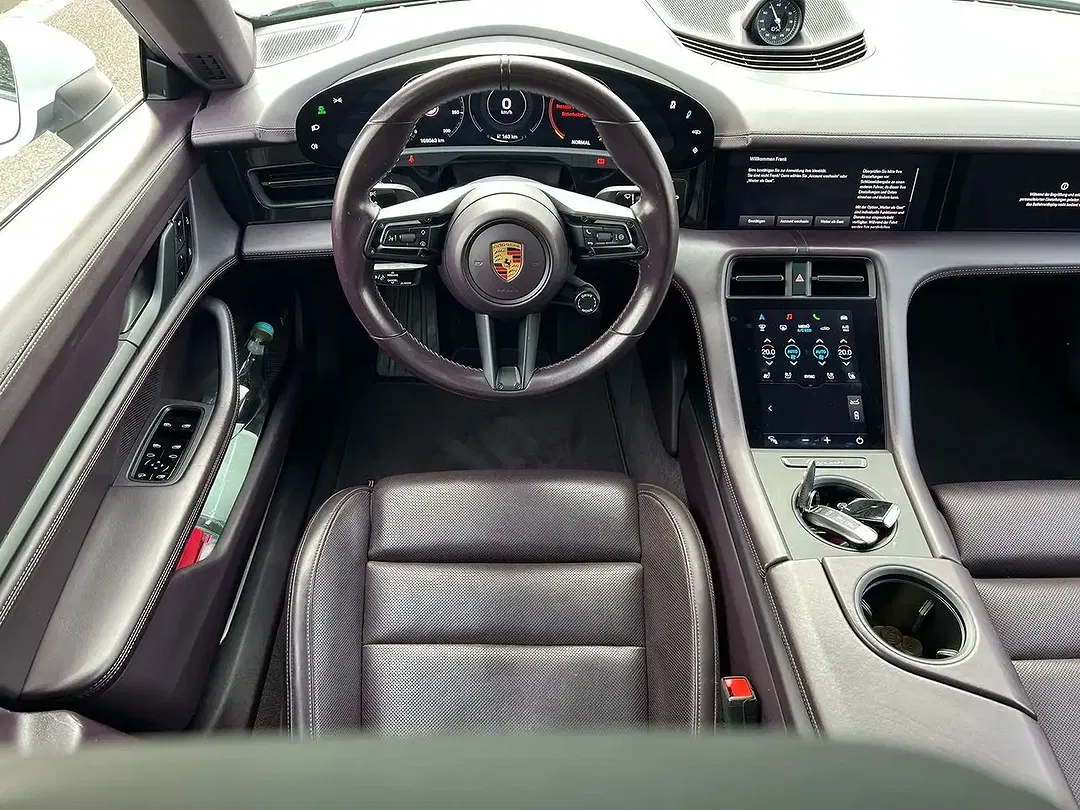 Porsche Taycan - Thumbnail 14