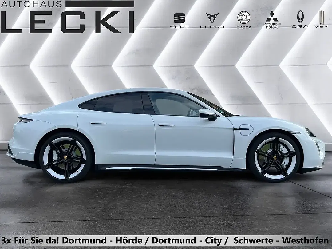 Porsche Taycan - Thumbnail 2