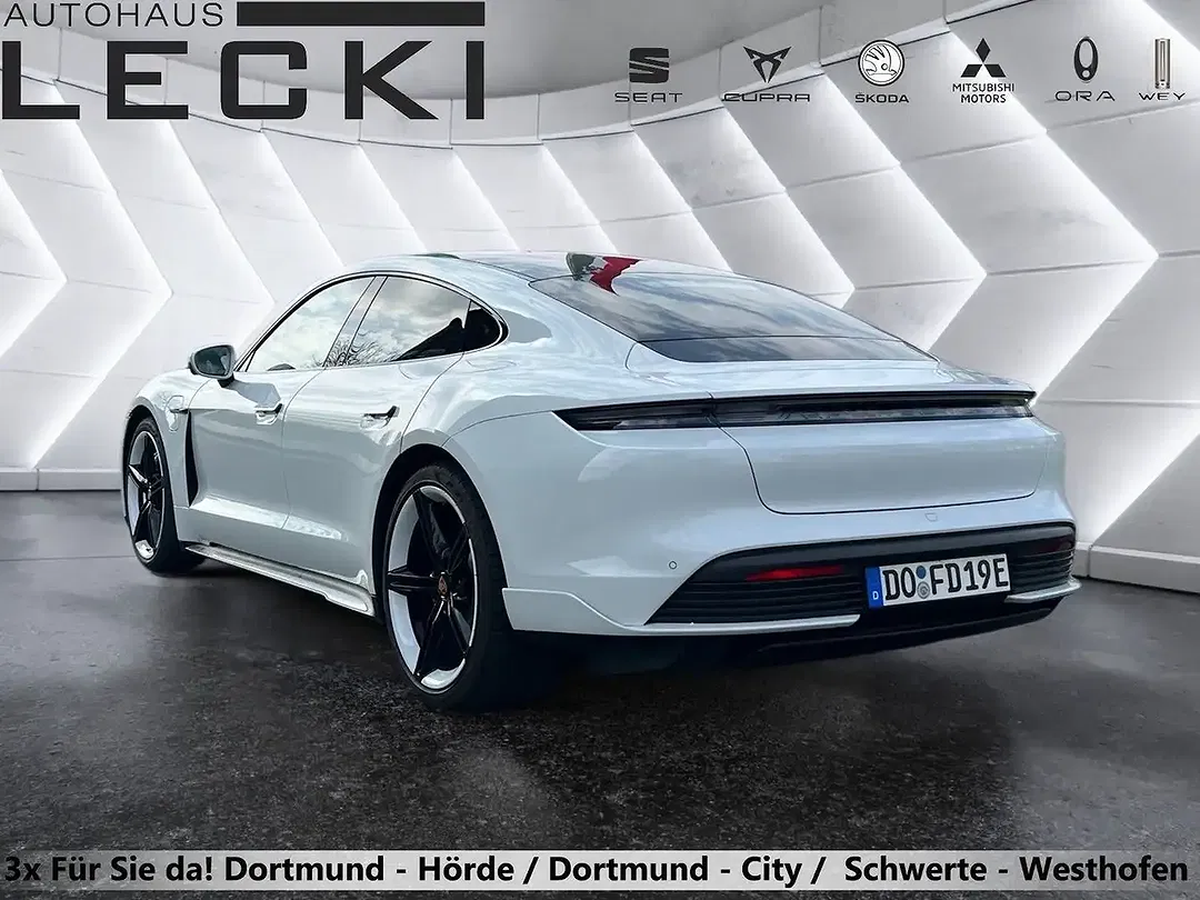 Porsche Taycan - Thumbnail 4