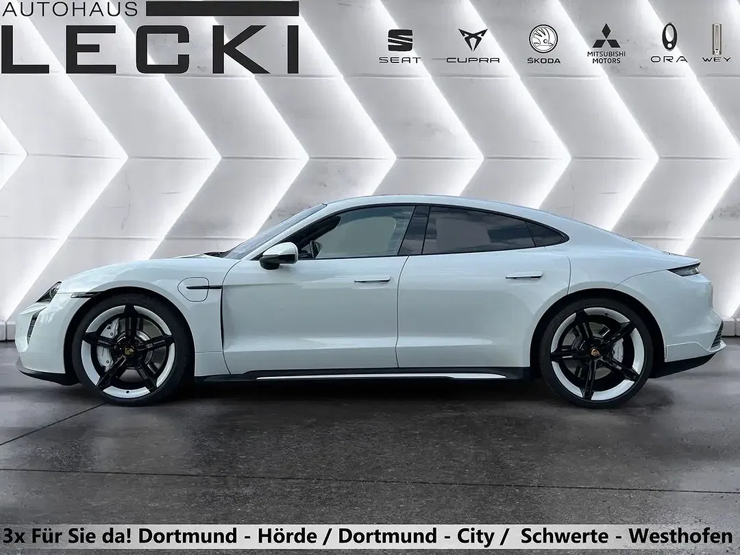 Porsche Taycan - Thumbnail 6