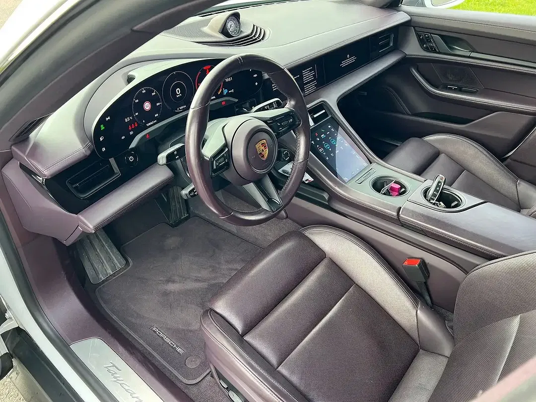 Porsche Taycan - Thumbnail 9