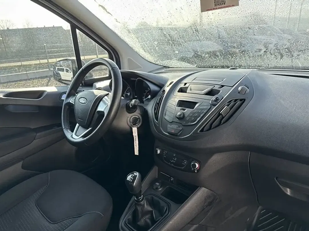 Ford Transit Courier - Thumbnail 10