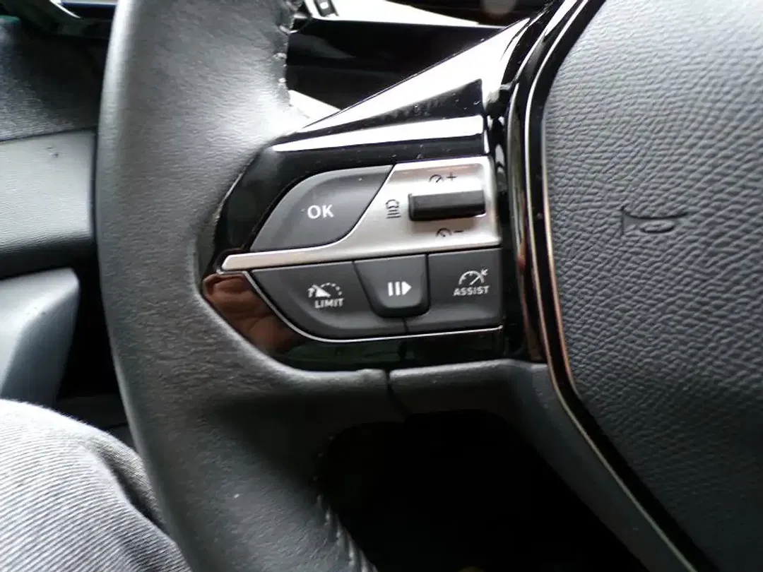 Peugeot 408 - Thumbnail 8