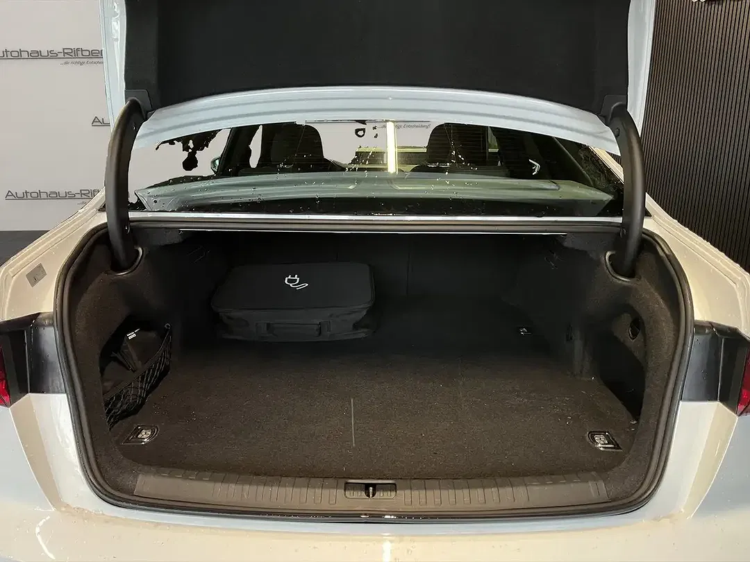 Audi A6 - Thumbnail 11