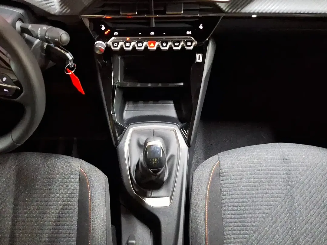 Peugeot 208 - Thumbnail 13