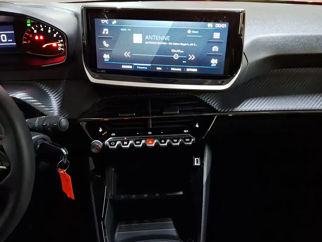Peugeot 208 - Thumbnail 14