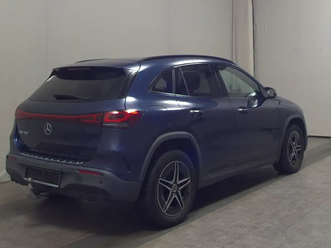 Mercedes-Benz EQA - Thumbnail 3
