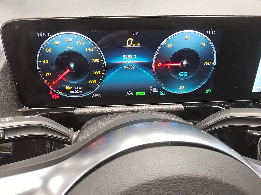 Mercedes-Benz EQA - Thumbnail 7
