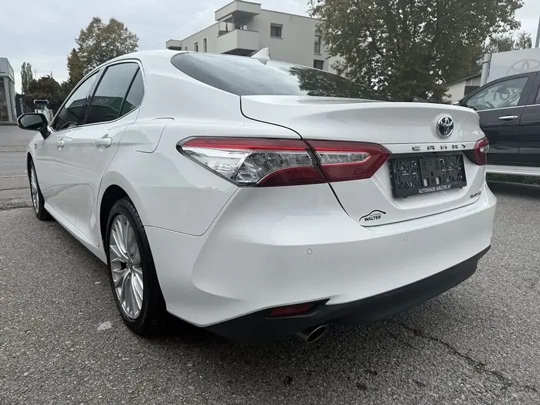 Toyota Camry - Thumbnail 6