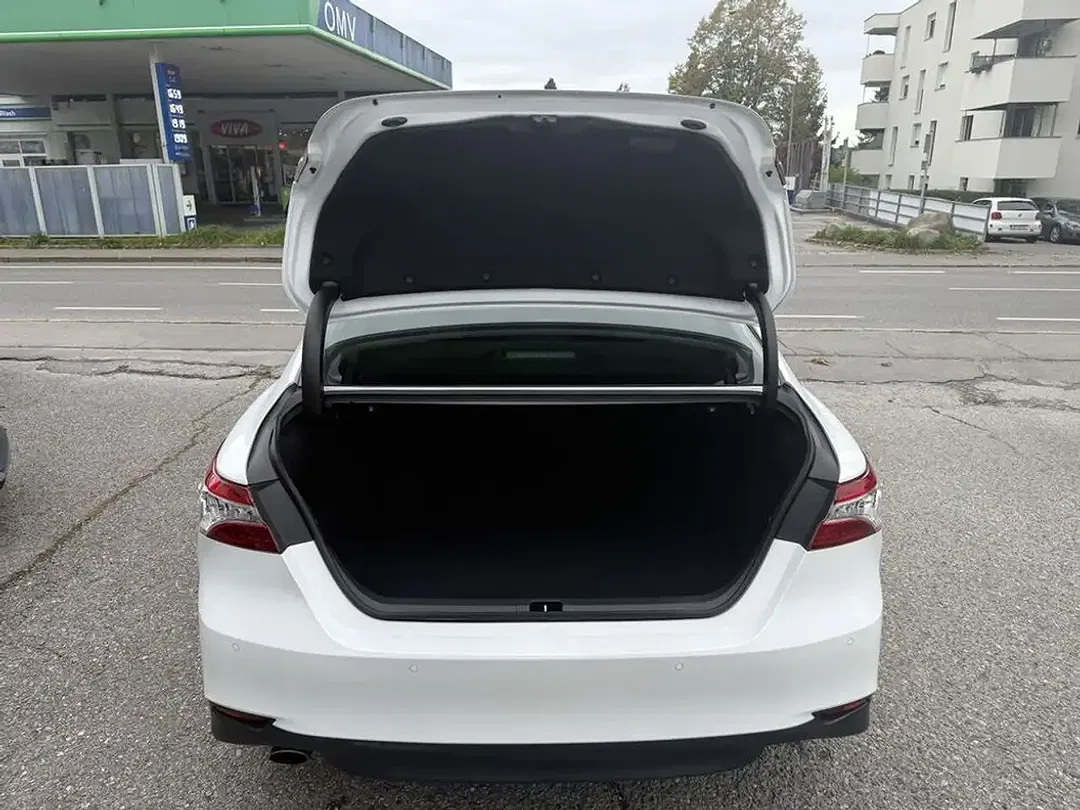 Toyota Camry - Thumbnail 7
