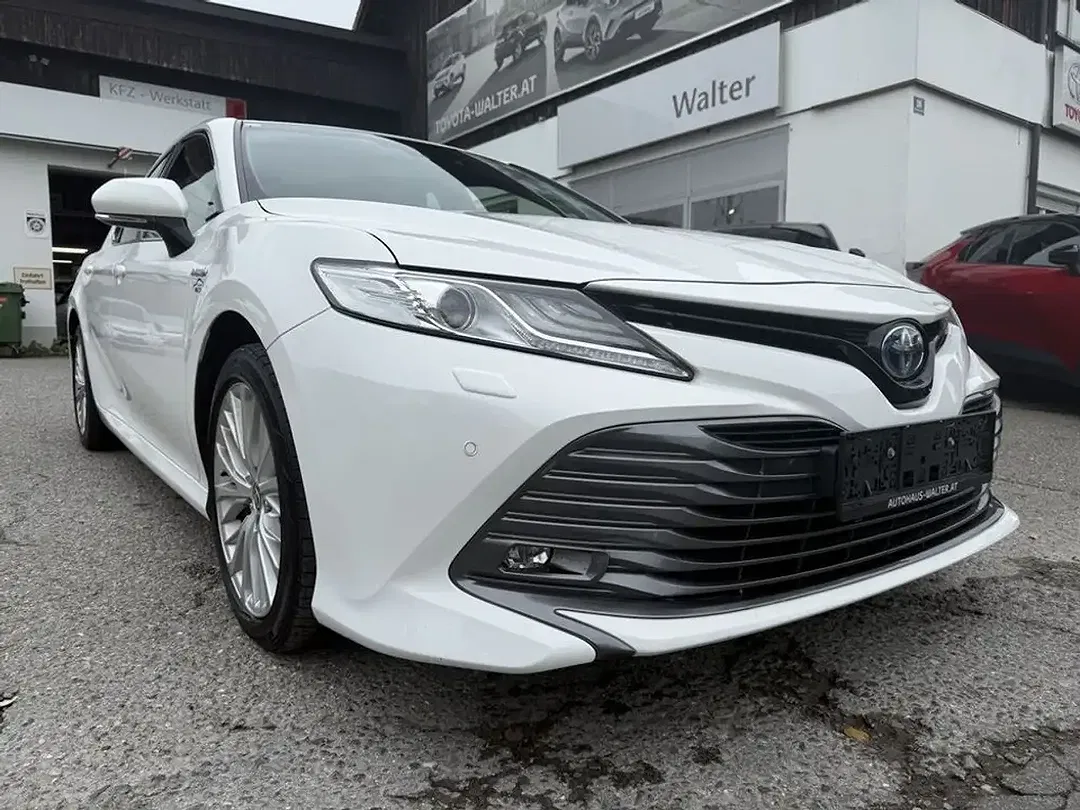 Toyota Camry - Thumbnail 2