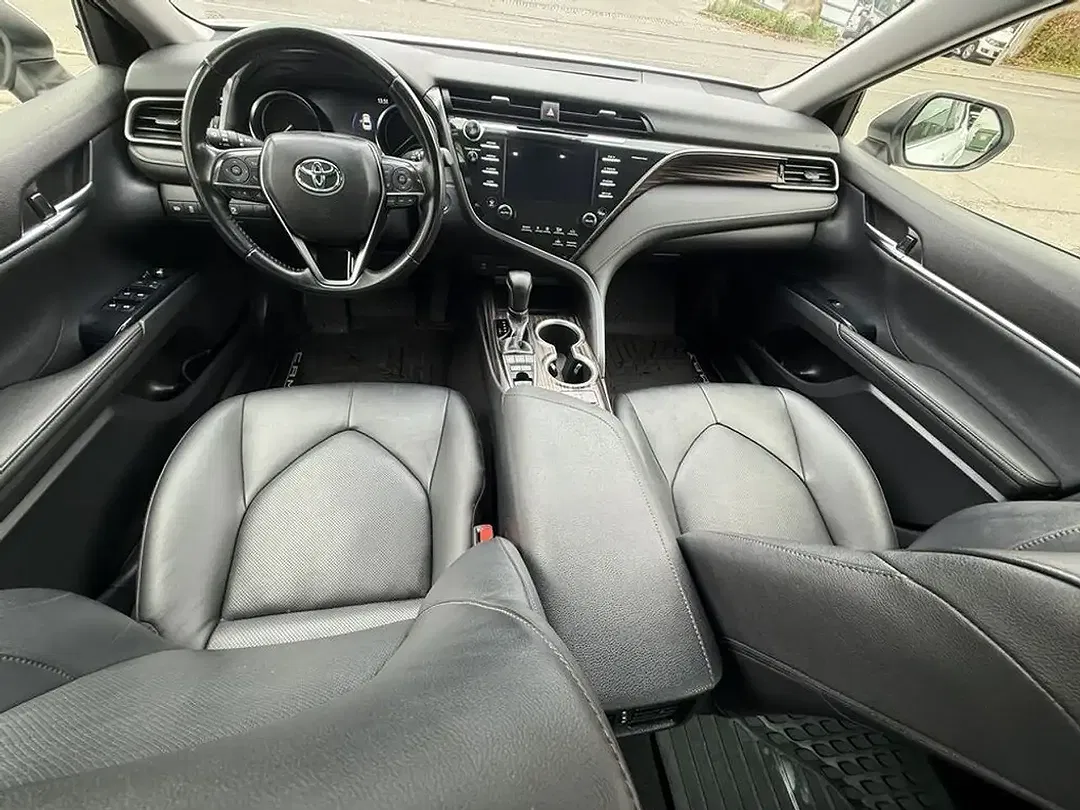 Toyota Camry - Thumbnail 5