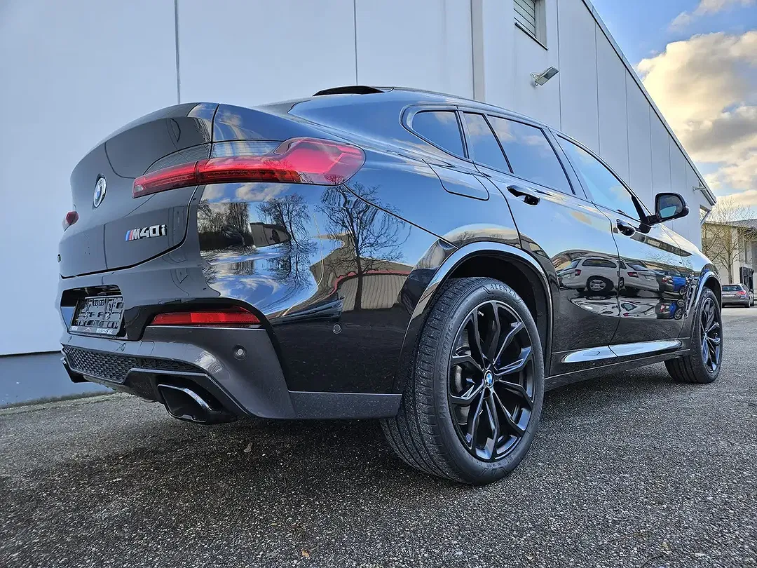 BMW X4 M - Thumbnail 3