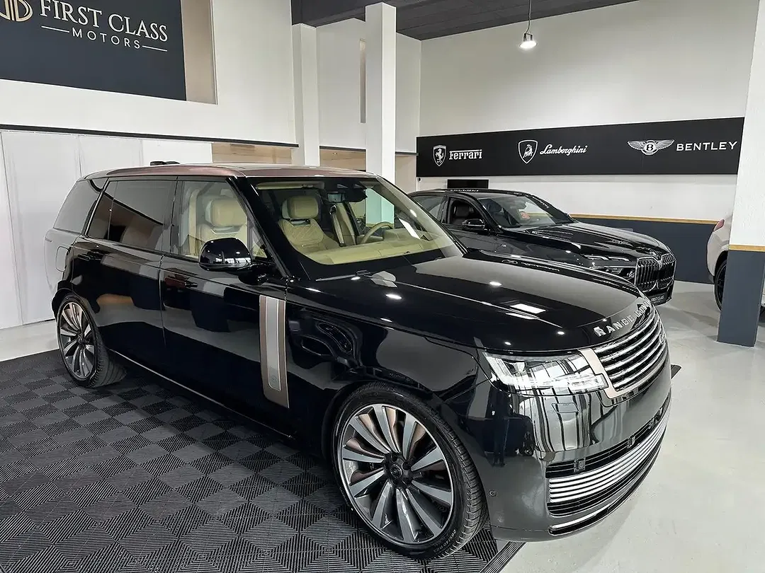 Land Rover Range Rover - Thumbnail 1