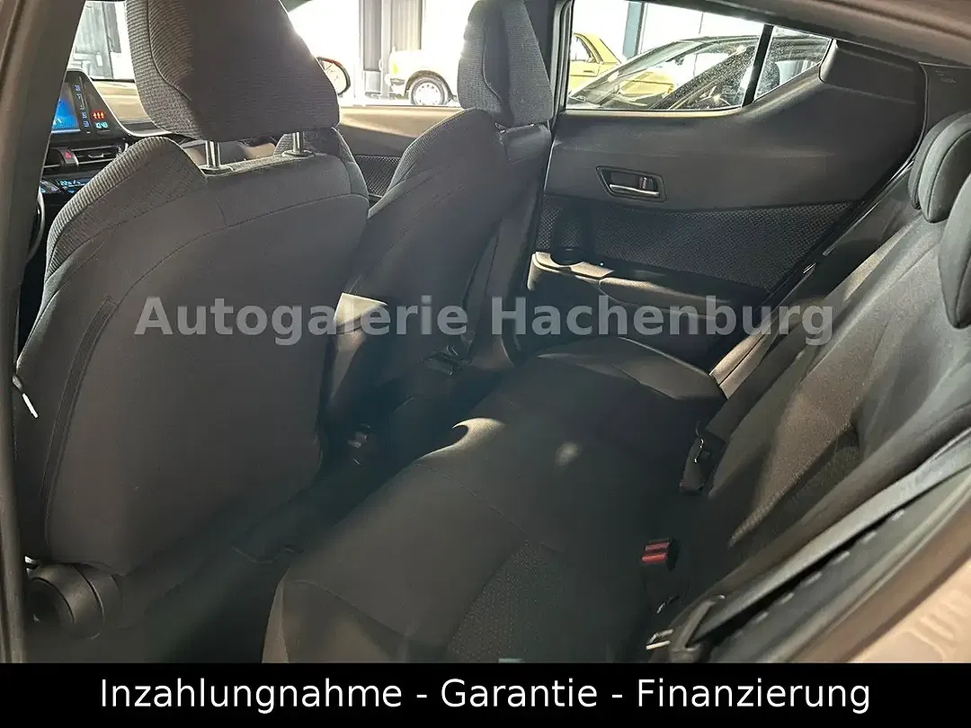 Toyota C-HR - Thumbnail 8
