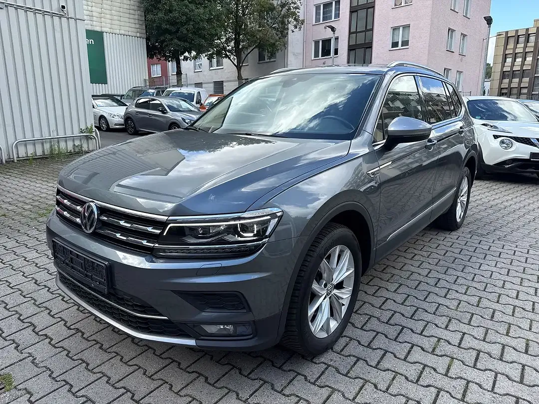 Volkswagen Tiguan - Thumbnail 1