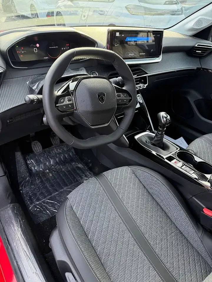 Peugeot 208 - Thumbnail 12