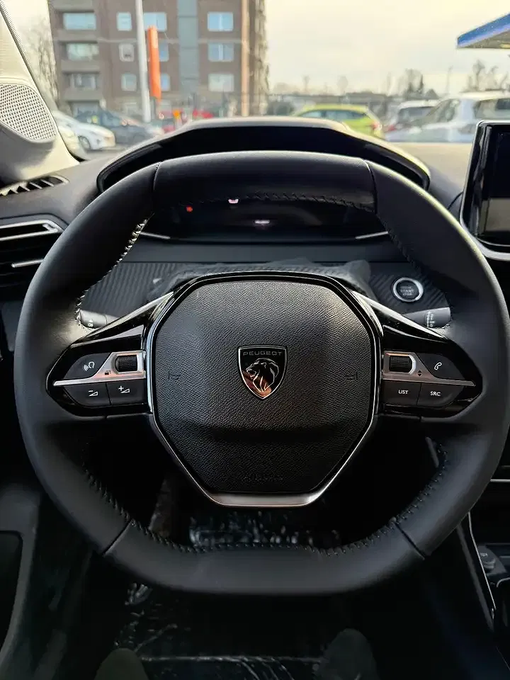 Peugeot 208 - Thumbnail 13