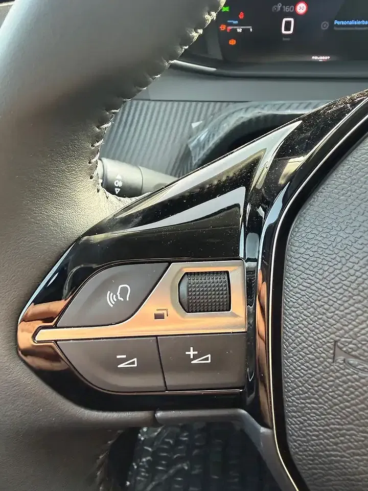 Peugeot 208 - Thumbnail 14