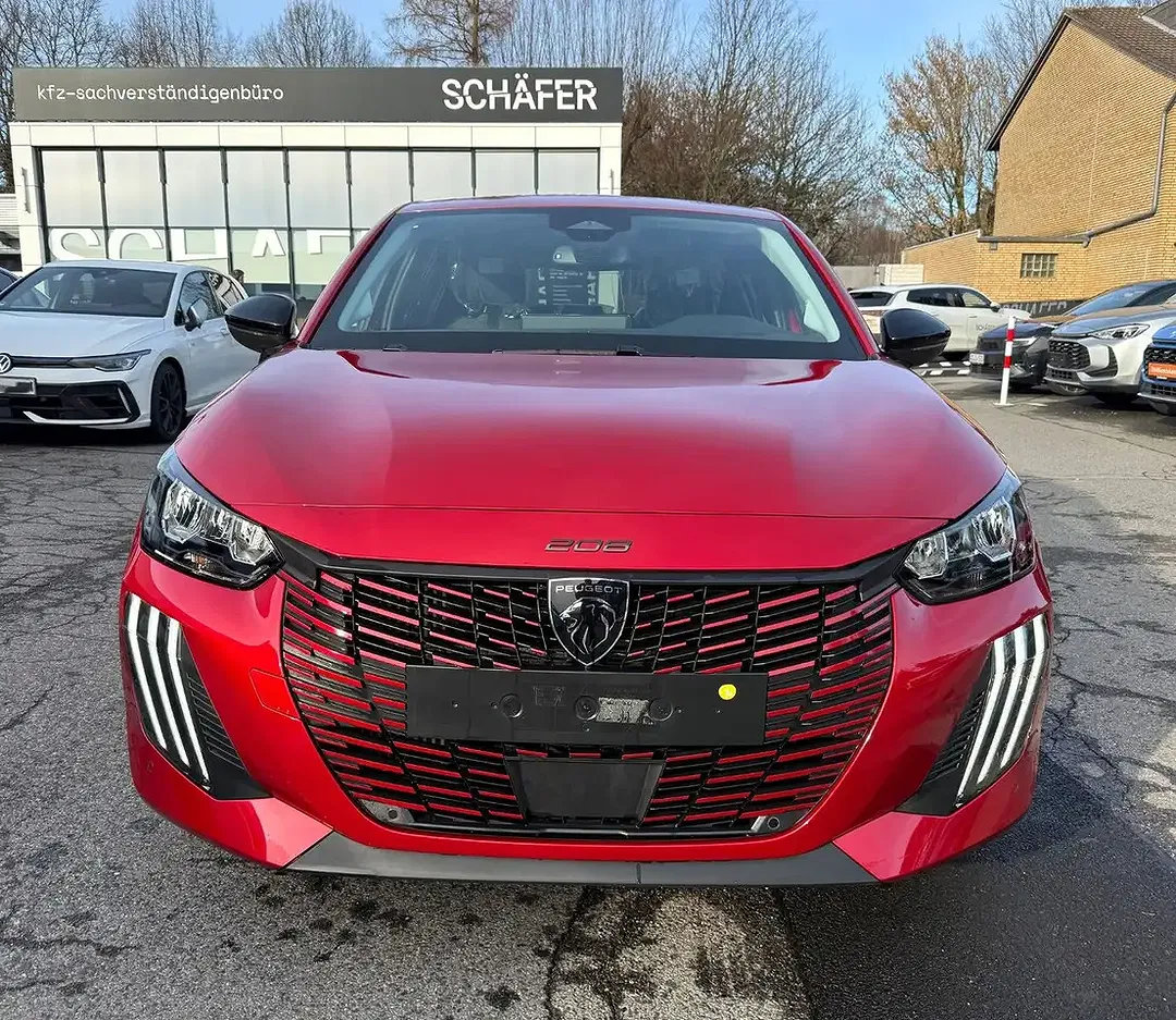 Peugeot 208 - Thumbnail 3