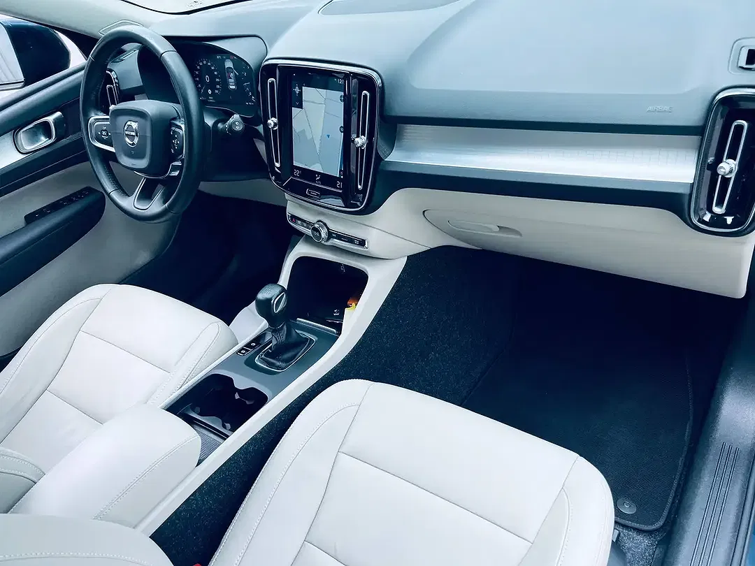 Volvo XC40 - Thumbnail 12