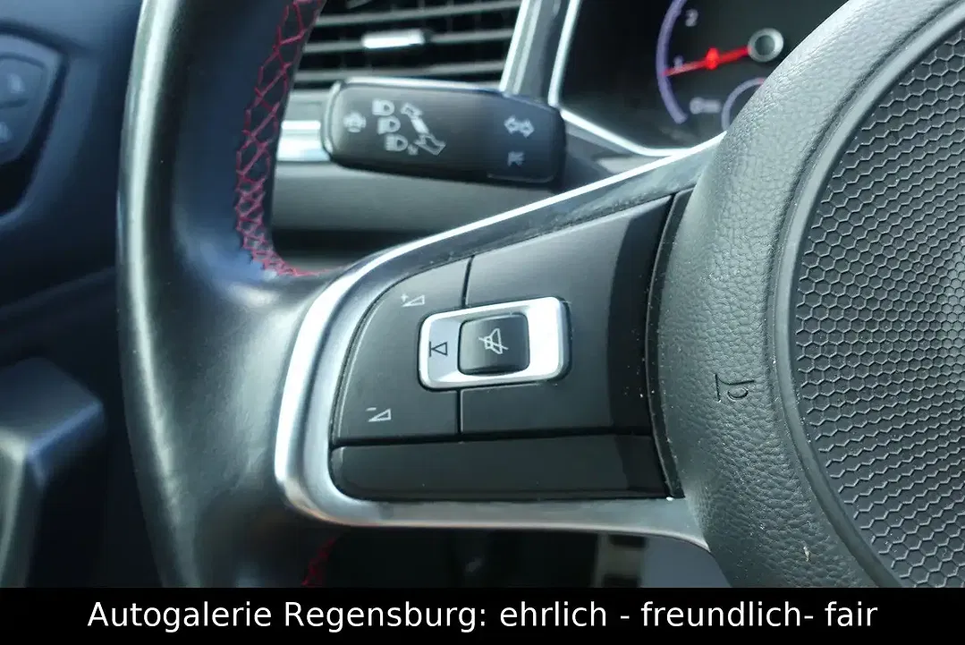 Volkswagen T-Roc - Thumbnail 10
