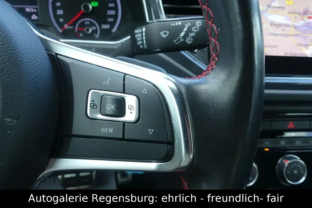 Volkswagen T-Roc - Thumbnail 11