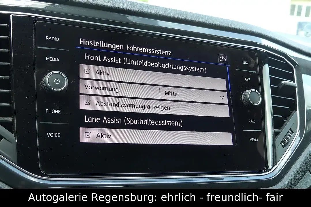 Volkswagen T-Roc - Thumbnail 13
