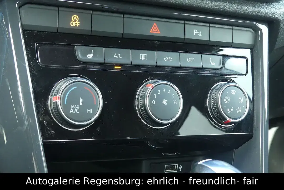 Volkswagen T-Roc - Thumbnail 15