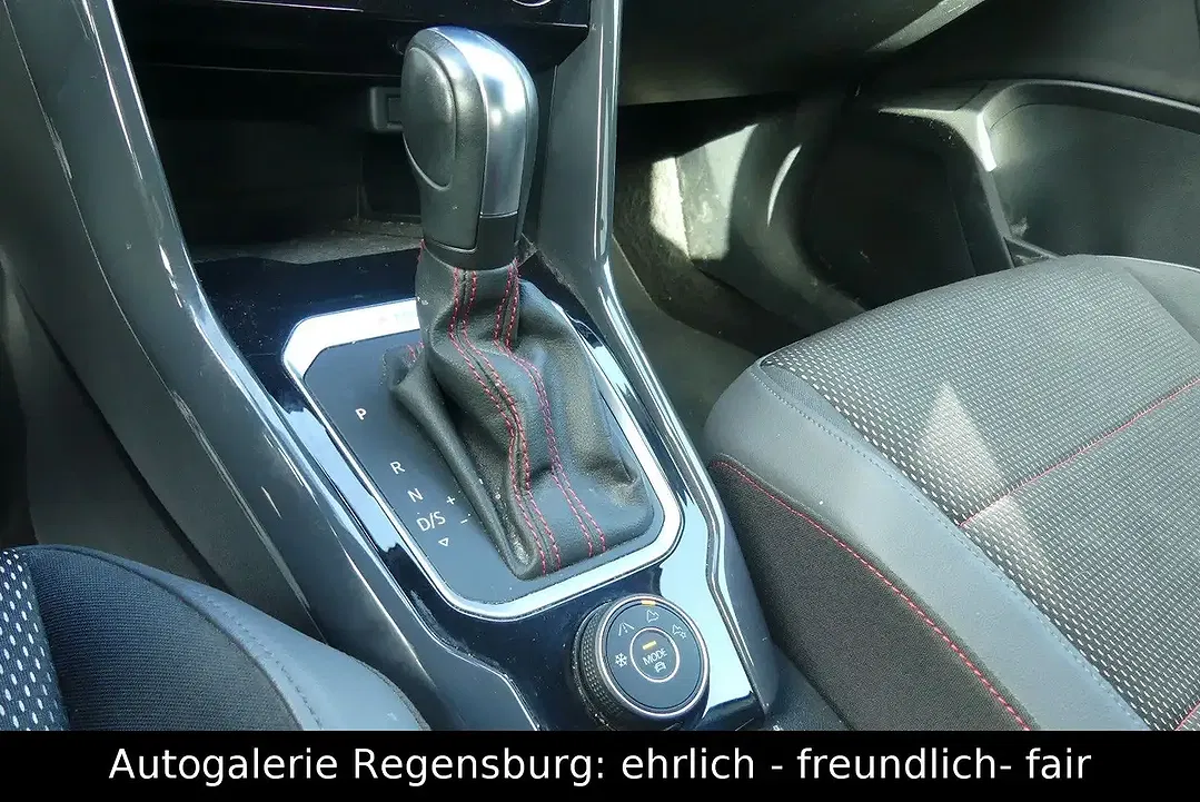 Volkswagen T-Roc - Thumbnail 16