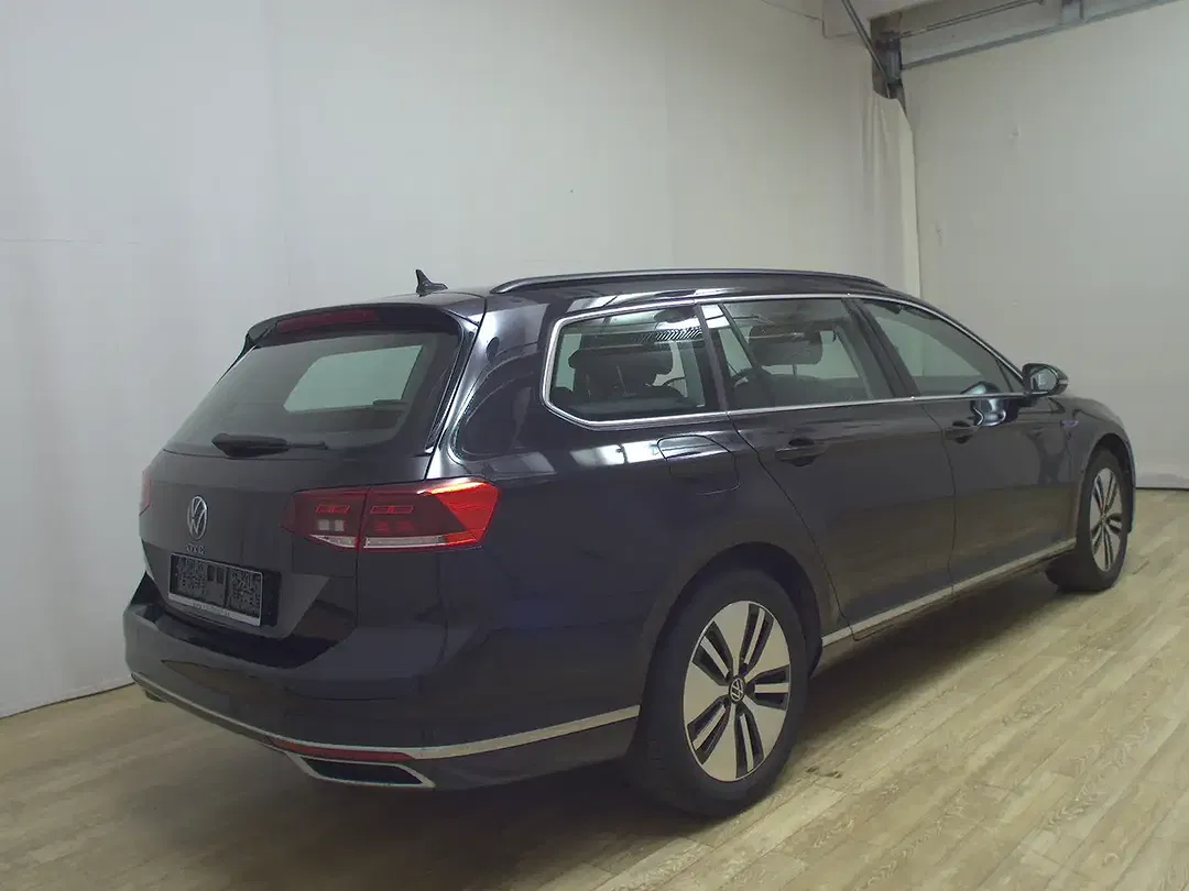 Volkswagen Passat Variant - Thumbnail 3