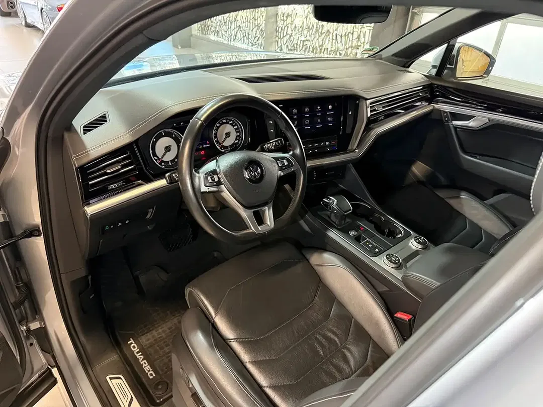 Volkswagen Touareg - Thumbnail 13