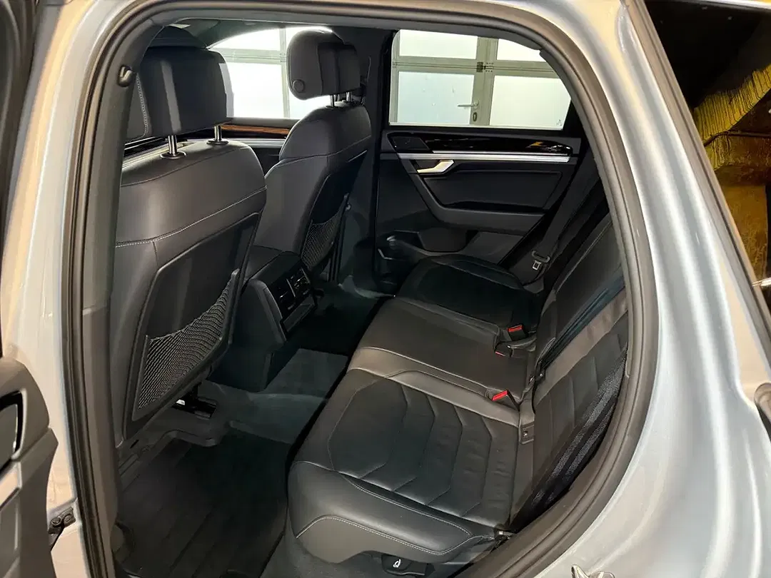 Volkswagen Touareg - Thumbnail 14